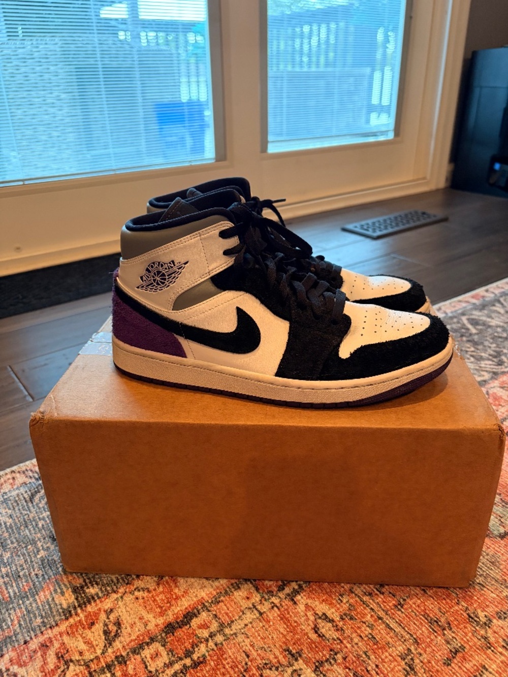 NIKE AIR JORDAN 1 MID SE "COURT PURPLE SUEDE"